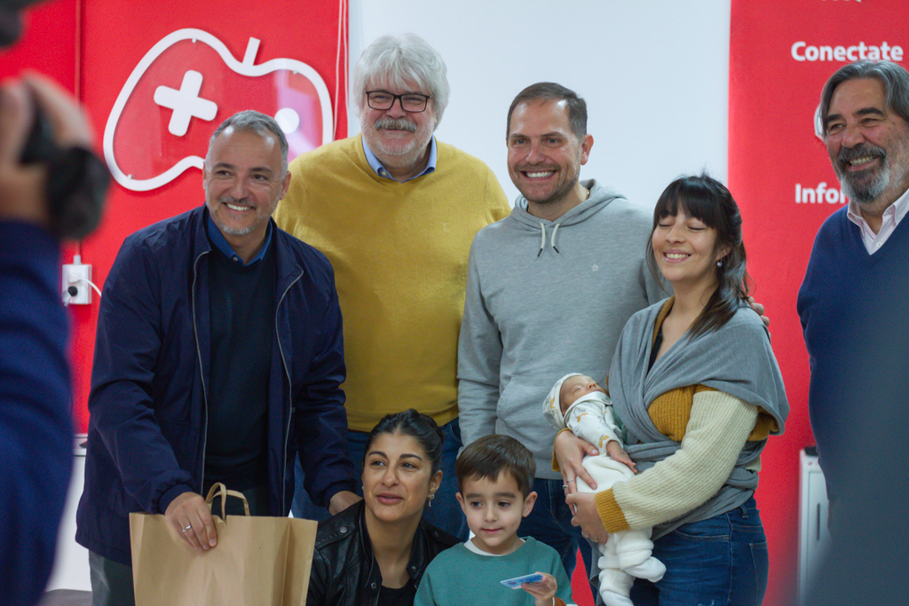 El Programa “Mis primeros libros” cumple su primer aniversario con la entrega de la biblioteca N° 1000