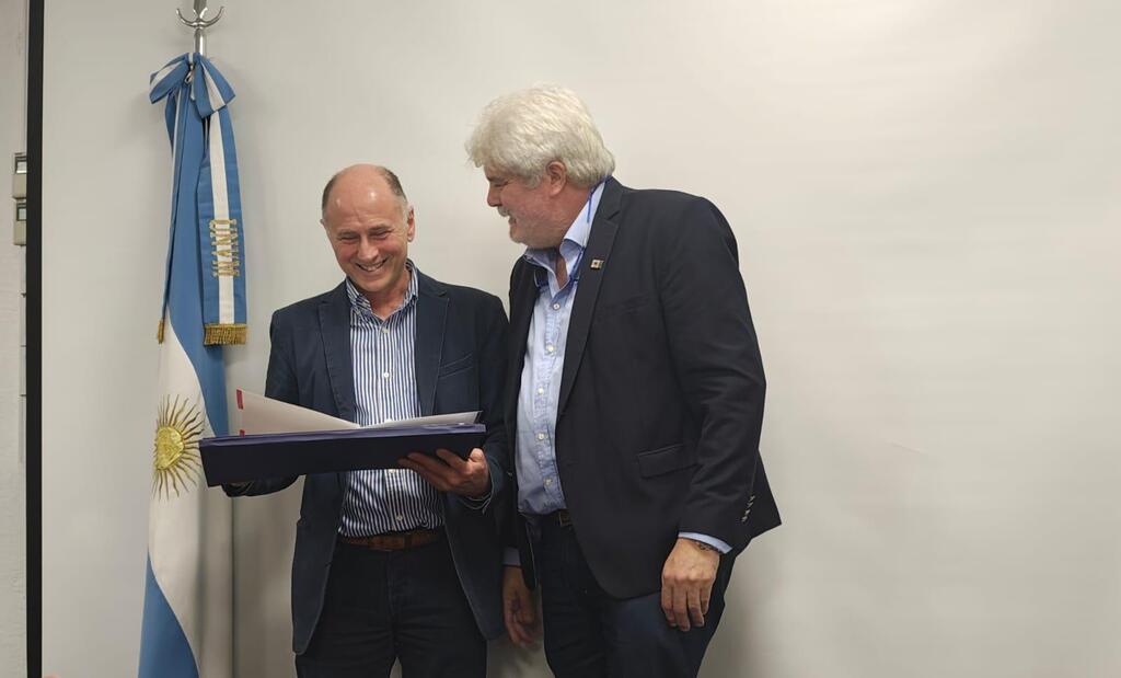 Adrián N. Bravi y sus actividades con Eduvim en Córdoba